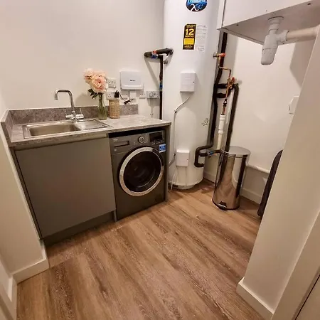 Luxury Centre Townhouse With Parking בית נופש