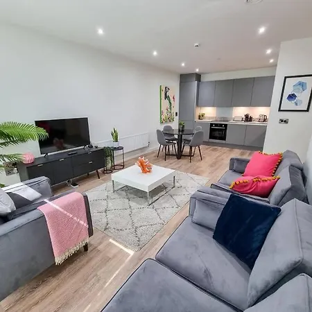 4 Bed Townhouse Free Parking Piccadilly