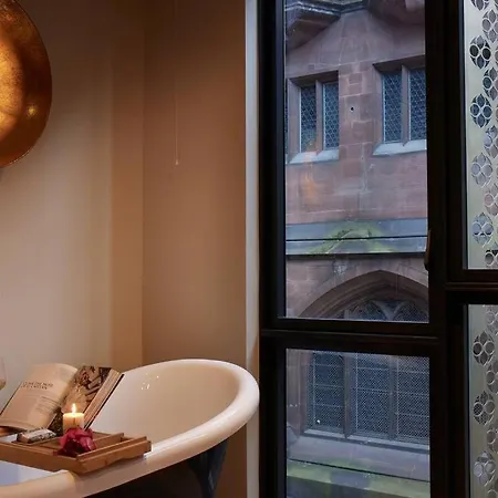 Stunning Luxury Centre Townhouse With Hot Tub Апартаменты *