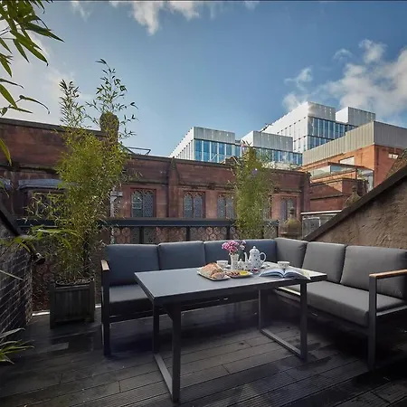 Stunning Luxury Centre Townhouse With Hot Tub Манчестер