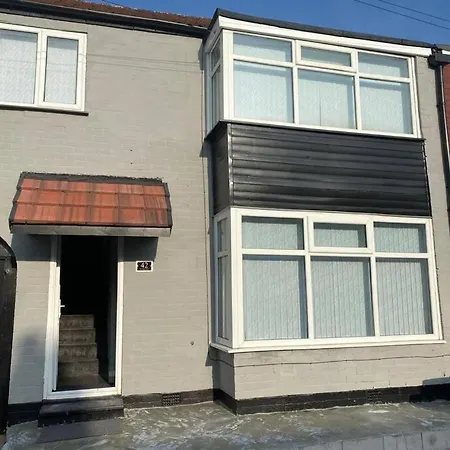 4-bedroom Close To City Centre With Free ℗ Lejlighed *