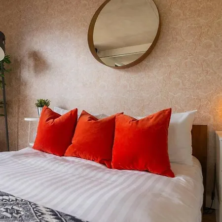 Superhost - Beautiful Canal Facing Apartment Manchester