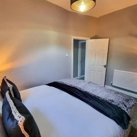Beautiful 3 Bedroom Close To Mcr City Centre Апартаменты