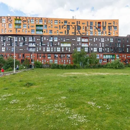 Canalside Flat In Ancoats, Manchester City Centre *