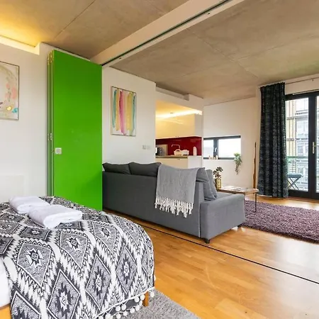 Superhost - Beautiful Canal Facing マンチェスター