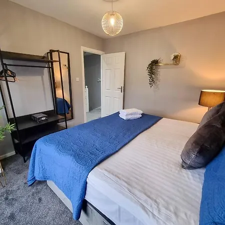 4-bedroom Close To City Centre With Free ℗ * Manchester