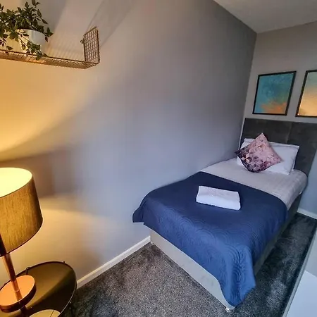 4-bedroom Close To City Centre With Free ℗ Lejlighed *