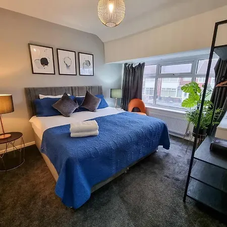 Lejlighed 4-bedroom Close To City Centre With Free ℗