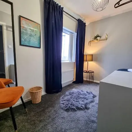 4-bedroom Close To City Centre With Free ℗