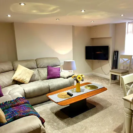 Elegant 2 Bed In Apartment Manchester