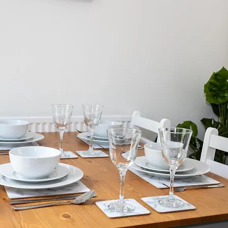 Cosy House & Contractors & Leisure & Free Parking *
