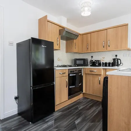 Cosy House & Contractors & Leisure & Free Parking Manchester