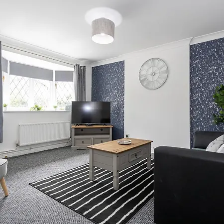 Cosy House & Contractors & Leisure & Free Parking Manchester