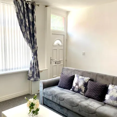 Cosy Cheerful 2 Bedrooms Near Piccadilly, Etihad Stadium Sleeps Up To 5 *