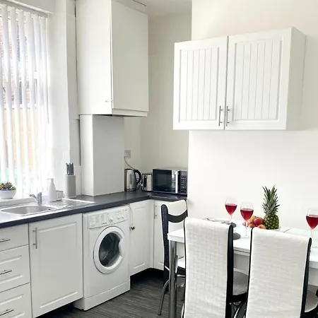 Dom wakacyjny Cosy Cheerful 2 Bedrooms Near Piccadilly, Etihad Stadium Sleeps Up To 5