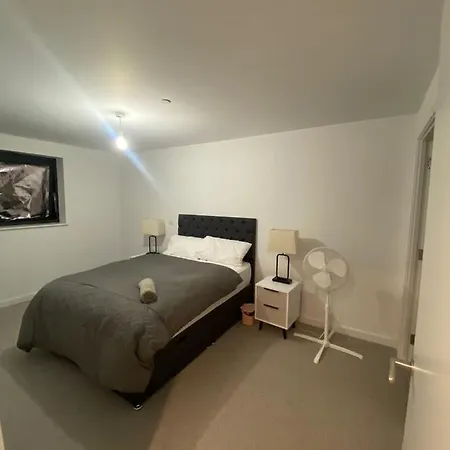 Apartment Flat 2 Bedroom In *