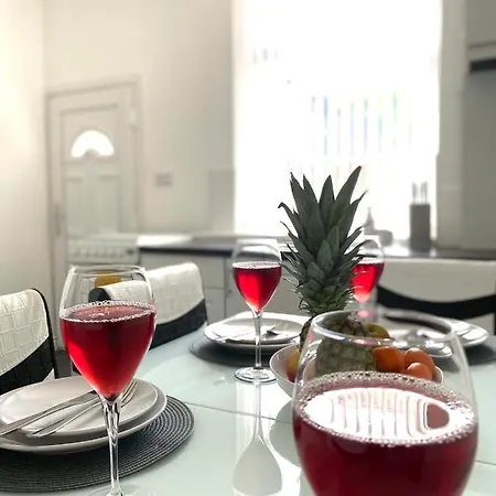 Cosy Cheerful 2 Bedrooms Near Piccadilly, Etihad Stadium Sleeps Up To 5