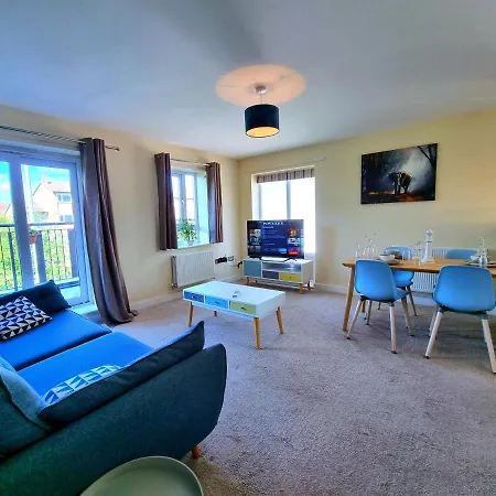 Daire Luxury 2-bedroom Service With Balcony *