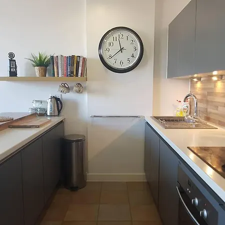 Free Parking- Water-side Apartment Manchester