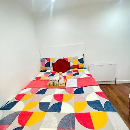 Daire Beautiful And Spacious Apartment: 3 Beds & 2 Bath - Newly Renovated ,open-plan Kitchen/living