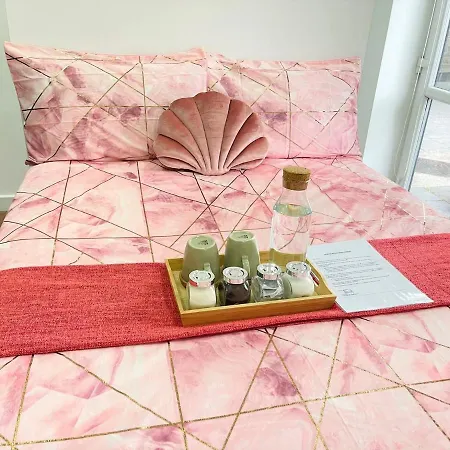 Daire Beautiful And Spacious Apartment: 3 Beds & 2 Bath - Newly Renovated ,open-plan Kitchen/living Manchester