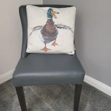 4 Bedroom - Sleeps 7 Pet Friendly & Parking Manchester