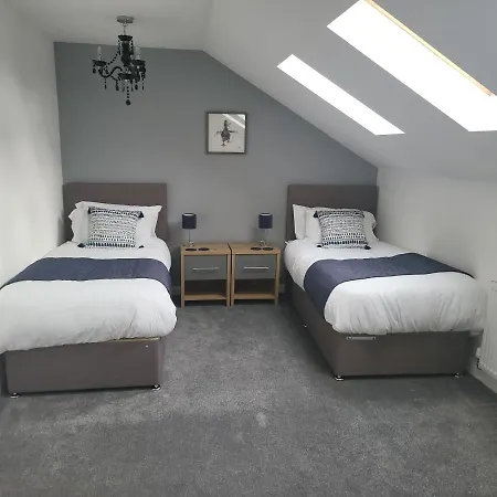 Casa de Férias 4 Bedroom - Sleeps 7 Pet Friendly & Parking