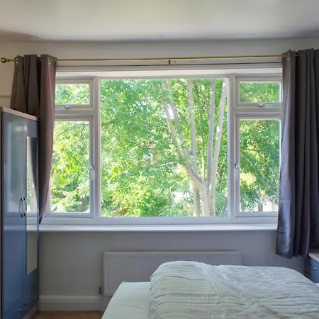 Апартаменты Elegant 3 Bedroom Free Parking