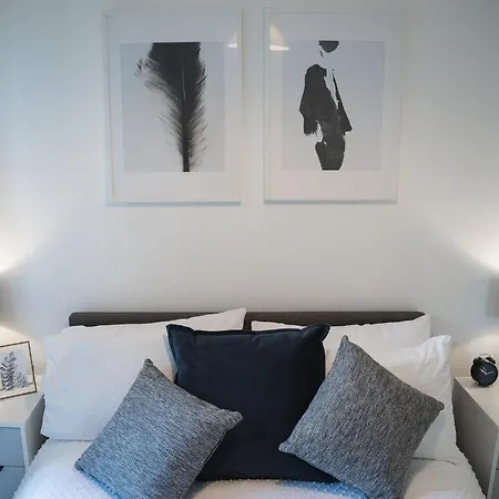 Modern 1-bed - Centre - Free Wi-fi - New - *