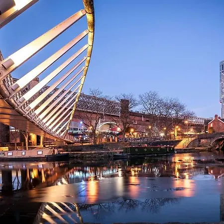 Apartment Free Parking- Water-side Manchester