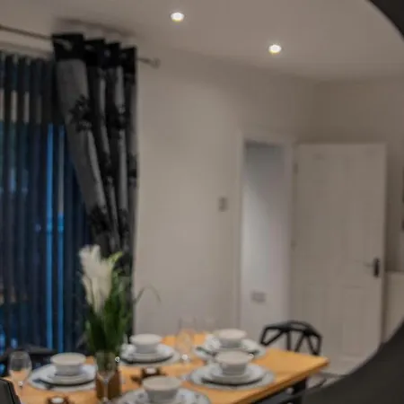 Διαμέρισμα Bv Comfy Spacious 3 Bedroom House At Tatton Street *