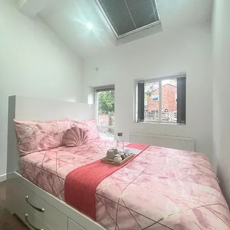 Daire Beautiful And Spacious Apartment: 3 Beds & 2 Bath - Newly Renovated ,open-plan Kitchen/living Manchester