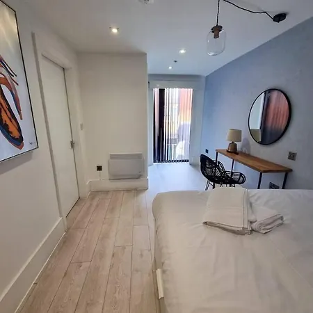 Super 1 Bedroom In The Heart Of Mcr 아파트 *