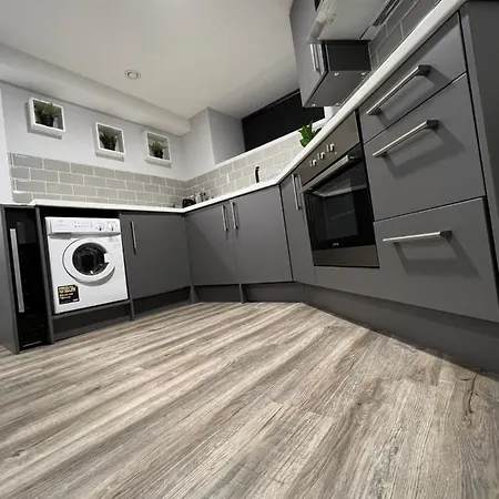 Elegant In Centre Apartment