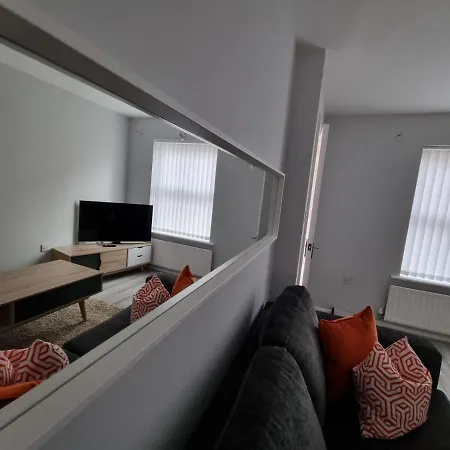 Beautiful 4 Bed Home, Sleeps 6, Driveway Parking, With Sky & Bt Sports