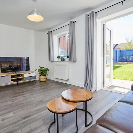 Holiday home Cosy,modern And Relaxing 3 Bedroom House With Parking