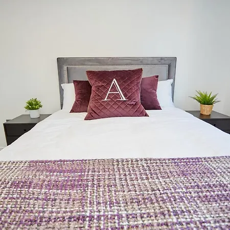 Holiday home Cosy,modern And Relaxing 3 Bedroom House With Parking