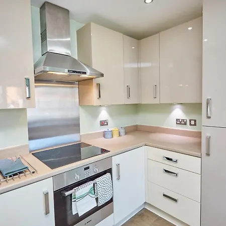 Cosy,modern And Relaxing 3 Bedroom House With Parking Holiday home *