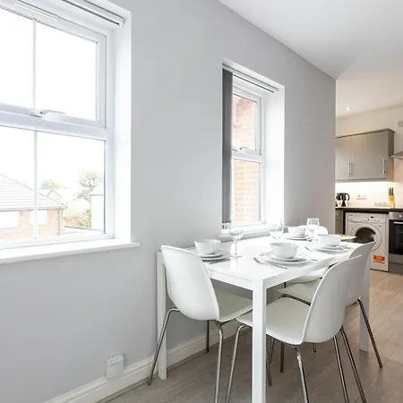 Pillo Serviced - Trafford Manchester