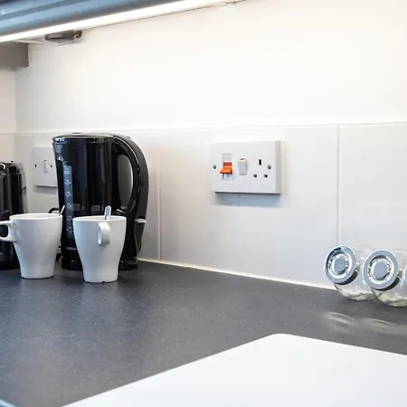 Pillo Serviced - Trafford Appartement *