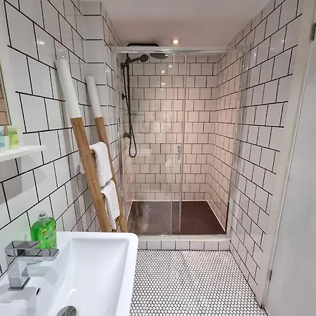 Super 1 Bedroom In The Heart Of Mcr 아파트 *