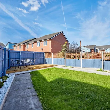 Holiday home Cosy,modern And Relaxing 3 Bedroom House With Parking Manchester