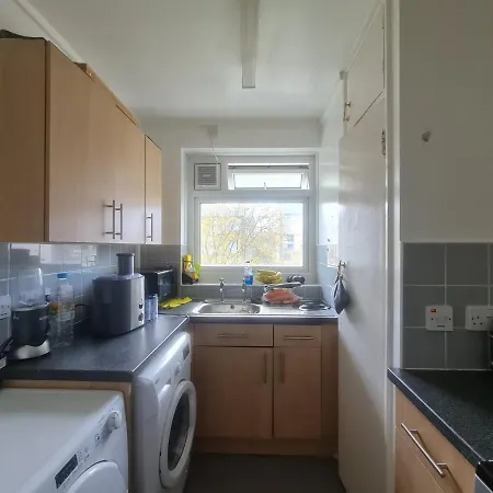 La1 Themed 65 Inch Tv Free Parking Own Fridge With Park View Homestay Manchester