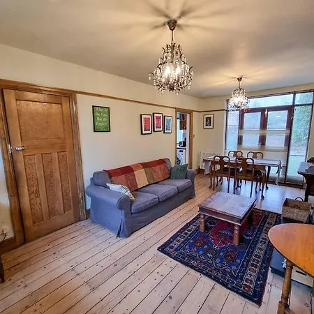 Dom wakacyjny 3-bedroom House In Chorlton Full Of Character *