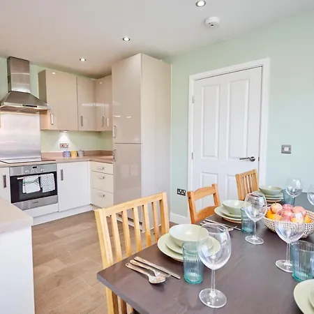 Cosy,modern And Relaxing 3 Bedroom House With Parking