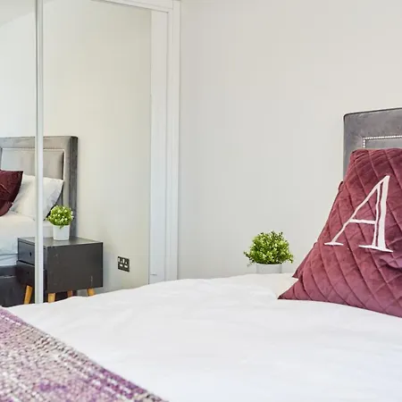 Cosy,modern And Relaxing 3 Bedroom House With Parking Holiday home *