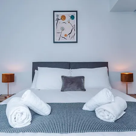 Hilltop Serviced - Deansgate Apartment