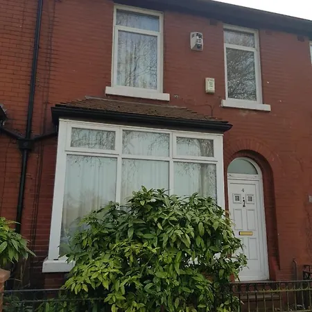 La1 Themed 65 Inch Tv Free Parking Own Fridge With Park View Homestay Manchester
