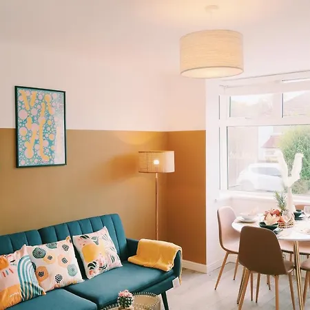 Bee - Caldecott House マンチェスター