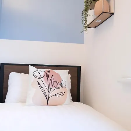 Bee - Caldecott House マンチェスター